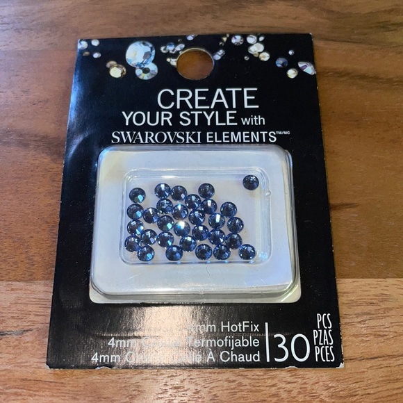 Swarovski | 4mm HotFix Crystals in Light Sapphire - Picture 2 of 6